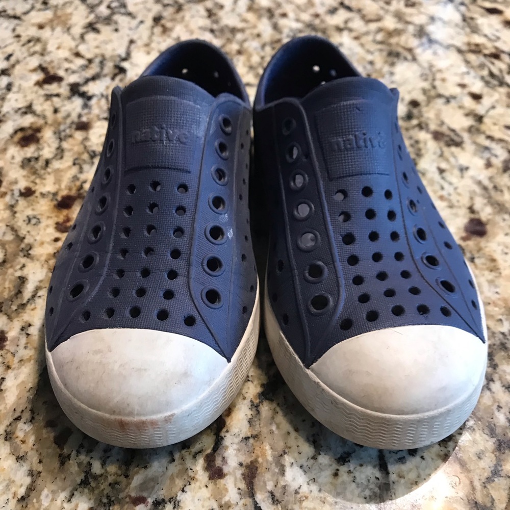 Native size 11 outdoor shoes
